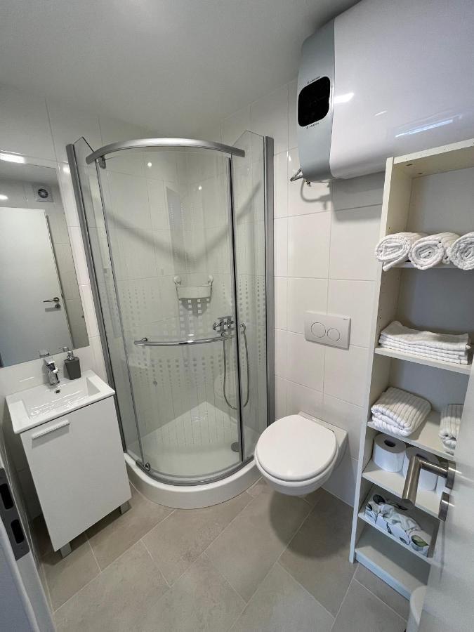 Blue Penguin Apartment Pinezići Екстериор снимка